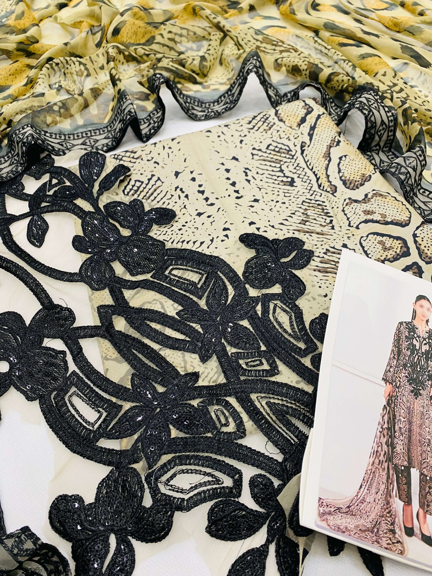 MB TIGER PRINT DIGITAL LAWN