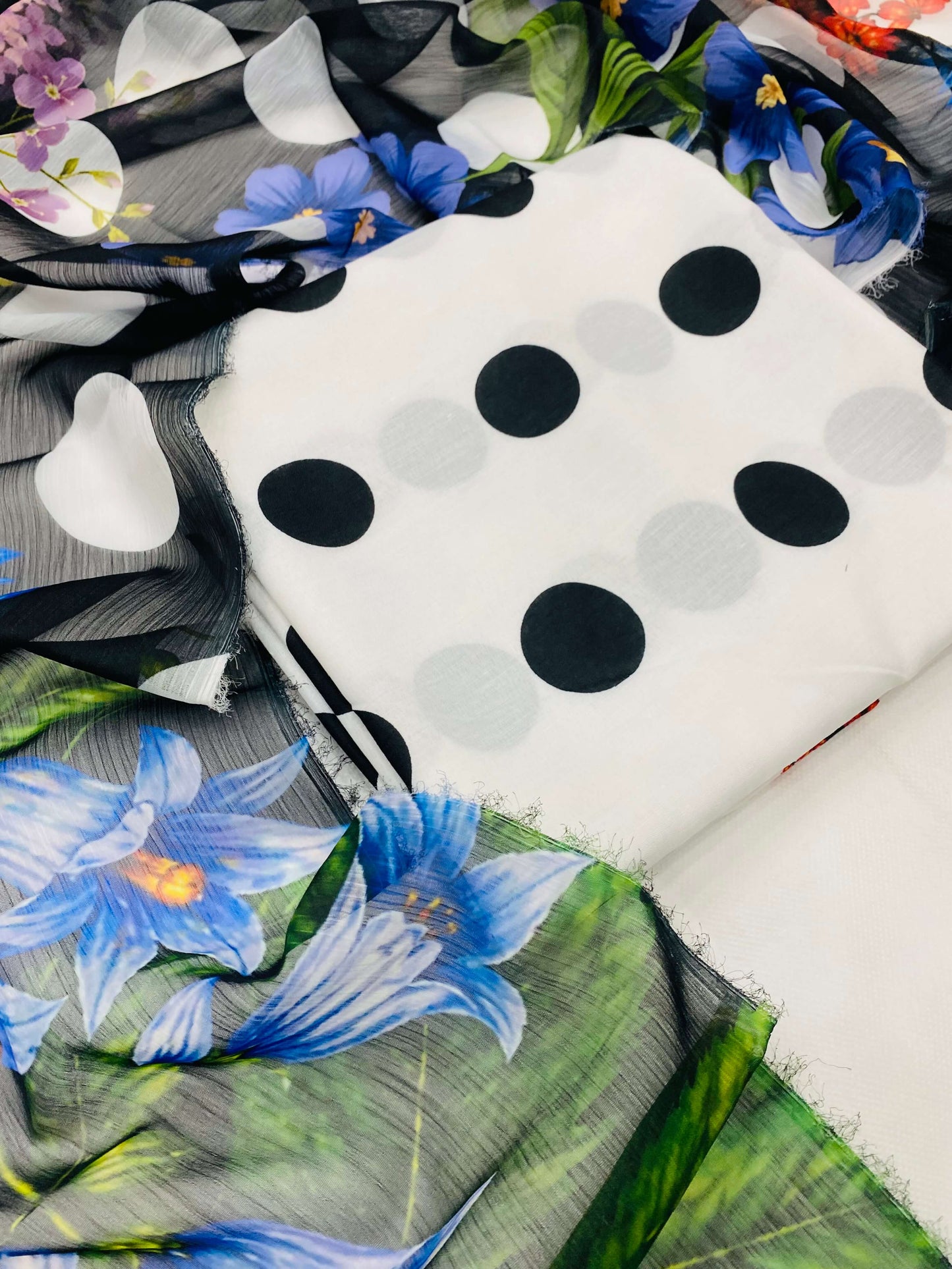 SWISS LAWN WHITE BLACK POLKA