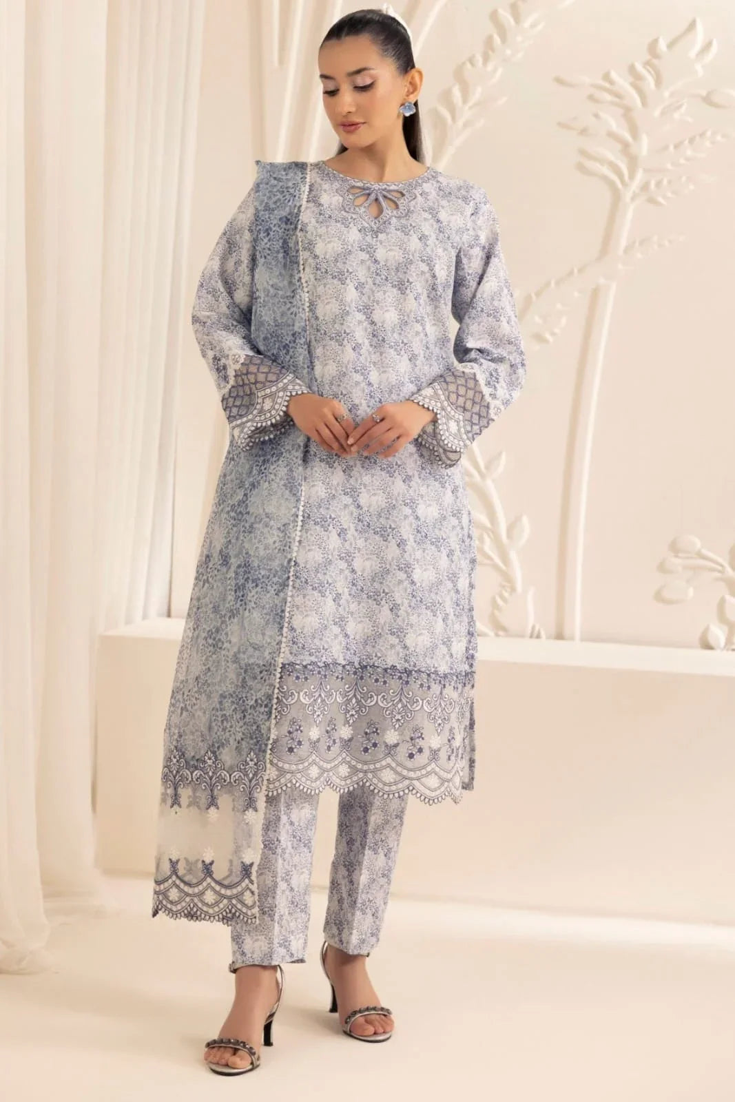 MOHAGNI CHUNRI LUXURY LAWN - SR FABRICS